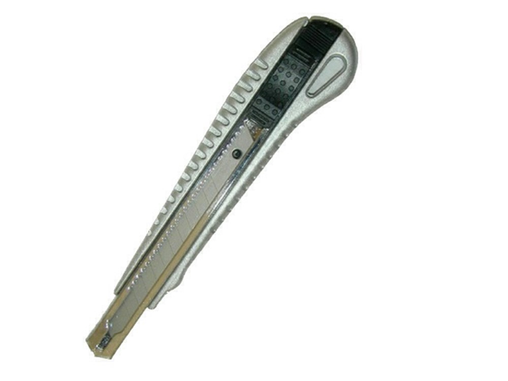 Cutter met uitschuifbaar mes 9mm metaal