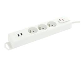 3V STOPCONTACT +SCHAK +2USB +1.5M WIT